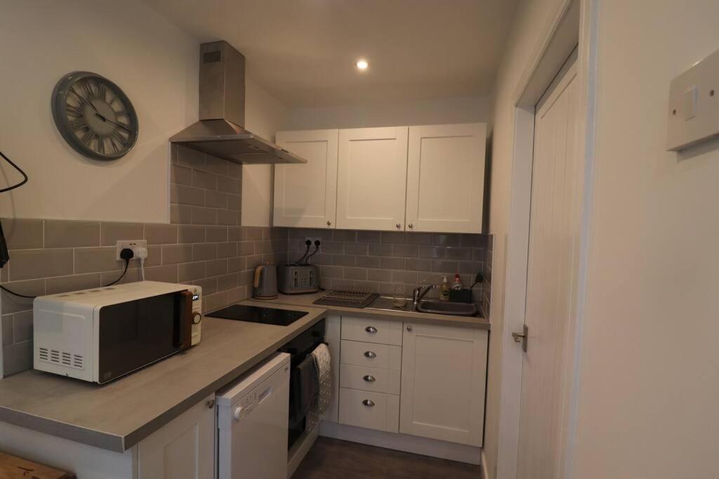 Cosy Two Bedroom First Floor Apartment เบอร์มิงแฮม ภายนอก รูปภาพ